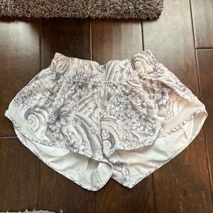 Lululemon Hotty Hot Shorts (2.5 inch inseam)
